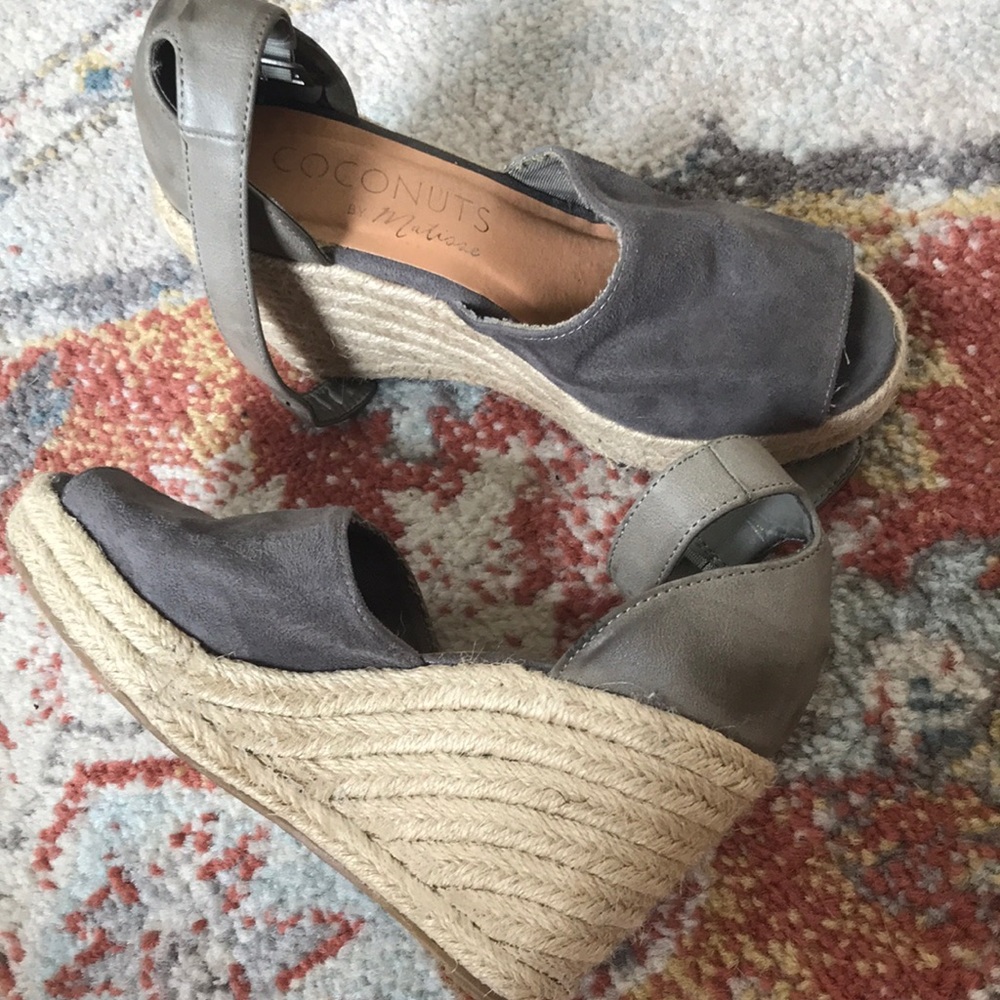 Grey wedges
